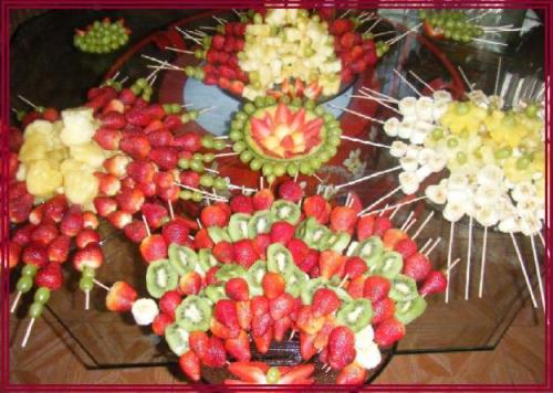 Pinchos de frutas Decoración de platos con pinchos de frutas
