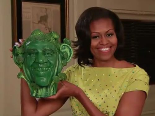 primera dama usa con cabeza de obama de brocoli
