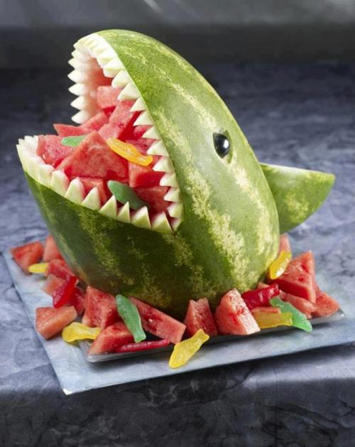 sandia con forma de tiburon